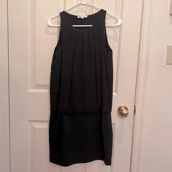 Sleek dress - Picture 1 of 6